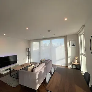 Immaculate 2bed In London- Views Londres